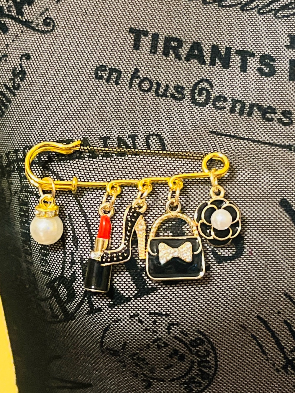 Charm Safety Pin or Brooches pink,white or black pick one Choose your color - Picture 7 of 17